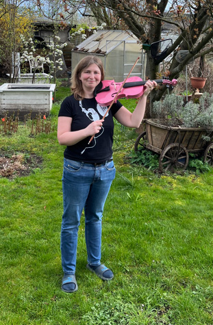 Fan mit pinker Violine